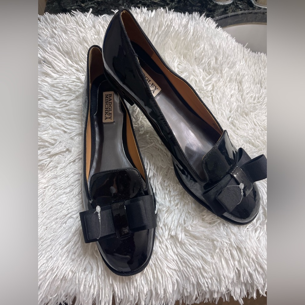 Brand New beautiful elegant BADGLEY MISCHKA flat shoes